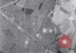 Standbild 8th US Air Force Bombardierung Dresden in Zweiten Weltkrieg Dresden Deutschland, 1945, aus Sekunde 37 historischem Filmmaterial Videoclip 65675037596