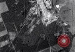 Standbild 8th US Air Force Bombardierung Dresden in Zweiten Weltkrieg Dresden Deutschland, 1945, aus Sekunde 39 historischem Filmmaterial Videoclip 65675037596