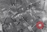 Standbild 8th US Air Force Bombardierung Dresden in Zweiten Weltkrieg Dresden Deutschland, 1945, aus Sekunde 45 historischem Filmmaterial Videoclip 65675037596