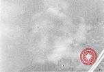 Standbild 8th US Air Force Bombardierung Dresden in Zweiten Weltkrieg Dresden Deutschland, 1945, aus Sekunde 56 historischem Filmmaterial Videoclip 65675037596