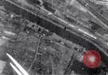 Standbild Zweiten Weltkrieg Bombardierung von Luneburg Luneburg Deutschland, 1945, aus Sekunde 13 historischem Filmmaterial Videoclip 65675037597