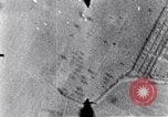 Standbild Zweiten Weltkrieg Bombardierung von Luneburg Luneburg Deutschland, 1945, aus Sekunde 26 historischem Filmmaterial Videoclip 65675037597