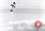 Standbild riesige Explosionen während Uelzen Bombardierung Uelzen Deutschland, 1945, aus Sekunde 22 historischem Filmmaterial Videoclip 65675037598