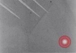 Standbild riesige Explosionen während Uelzen Bombardierung Uelzen Deutschland, 1945, aus Sekunde 36 historischem Filmmaterial Videoclip 65675037598