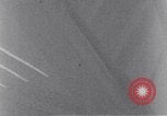 Standbild riesige Explosionen während Uelzen Bombardierung Uelzen Deutschland, 1945, aus Sekunde 38 historischem Filmmaterial Videoclip 65675037598