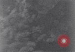 Standbild riesige Explosionen während Uelzen Bombardierung Uelzen Deutschland, 1945, aus Sekunde 50 historischem Filmmaterial Videoclip 65675037598