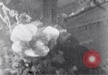 Standbild riesige Explosionen während Uelzen Bombardierung Uelzen Deutschland, 1945, aus Sekunde 61 historischem Filmmaterial Videoclip 65675037598