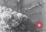 Standbild riesige Explosionen während Uelzen Bombardierung Uelzen Deutschland, 1945, aus Sekunde 62 historischem Filmmaterial Videoclip 65675037598