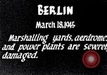 Standbild American B-17 Flugzeuge bombardieren Berlin Berlin Deutschland, 1945, aus Sekunde 3 historischem Filmmaterial Videoclip 65675037600