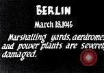 Standbild American B-17 Flugzeuge bombardieren Berlin Berlin Deutschland, 1945, aus Sekunde 5 historischem Filmmaterial Videoclip 65675037600