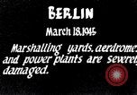 Standbild American B-17 Flugzeuge bombardieren Berlin Berlin Deutschland, 1945, aus Sekunde 7 historischem Filmmaterial Videoclip 65675037600