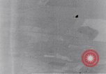 Standbild American B-17 Flugzeuge bombardieren Berlin Berlin Deutschland, 1945, aus Sekunde 23 historischem Filmmaterial Videoclip 65675037600