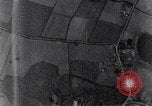 Standbild American B-17 Flugzeuge bombardieren Berlin Berlin Deutschland, 1945, aus Sekunde 40 historischem Filmmaterial Videoclip 65675037600