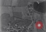 Standbild American B-17 Flugzeuge bombardieren Berlin Berlin Deutschland, 1945, aus Sekunde 41 historischem Filmmaterial Videoclip 65675037600