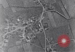 Standbild American B-17 Flugzeuge bombardieren Berlin Berlin Deutschland, 1945, aus Sekunde 44 historischem Filmmaterial Videoclip 65675037600