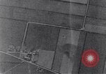 Standbild American B-17 Flugzeuge bombardieren Berlin Berlin Deutschland, 1945, aus Sekunde 54 historischem Filmmaterial Videoclip 65675037600