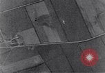 Standbild American B-17 Flugzeuge bombardieren Berlin Berlin Deutschland, 1945, aus Sekunde 61 historischem Filmmaterial Videoclip 65675037600