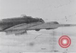 Standbild US B-17 Flugzeuge bombardieren German Submarine Yard Bremen Deutschland, 1945, aus Sekunde 16 historischem Filmmaterial Videoclip 65675037601