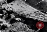 Standbild US B-17 Flugzeuge bombardieren German Submarine Yard Bremen Deutschland, 1945, aus Sekunde 24 historischem Filmmaterial Videoclip 65675037601