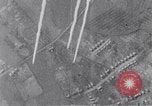 Immagine di Bombardamento americano di Neumunster ferroviaria Germania Neumunster Germania, 1945, secondo 13 filmato di repertorio 65675037603