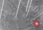 Immagine di Bombardamento americano di Neumunster ferroviaria Germania Neumunster Germania, 1945, secondo 14 filmato di repertorio 65675037603