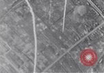 Immagine di Bombardamento americano di Neumunster ferroviaria Germania Neumunster Germania, 1945, secondo 21 filmato di repertorio 65675037603