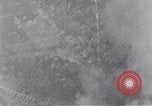 Immagine di Bombardamento americano di Neumunster ferroviaria Germania Neumunster Germania, 1945, secondo 29 filmato di repertorio 65675037603
