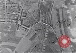 Immagine di Regensburg railyards bombardato nella seconda guerra mondiale Regensburg Germania, 1945, secondo 11 filmato di repertorio 65675037604