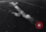 Standbild deutsche Ju-87 Stuka dive Bomber angreifen Westerplatte Danzig Polen, 1939, aus Sekunde 52 historischem Filmmaterial Videoclip 65675037614