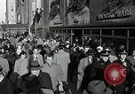 Standbild Motorama auto show New York City USA, 1953, aus Sekunde 32 historischem Filmmaterial Videoclip 65675037642