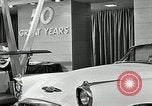 Standbild Motorama Auto Show 1953 New York City USA, 1953, aus Sekunde 30 historischem Filmmaterial Videoclip 65675037646