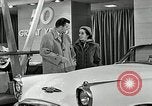 Standbild Motorama Auto Show 1953 New York City USA, 1953, aus Sekunde 37 historischem Filmmaterial Videoclip 65675037646