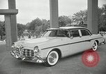 Standbild Chrysler Corporation Auto Show United States USA, 1955, aus Sekunde 3 historischem Filmmaterial Videoclip 65675037651