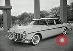 Standbild Chrysler Corporation Auto Show United States USA, 1955, aus Sekunde 5 historischem Filmmaterial Videoclip 65675037651