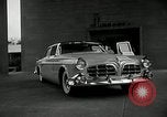 Standbild Chrysler Corporation Auto Show United States USA, 1955, aus Sekunde 8 historischem Filmmaterial Videoclip 65675037651