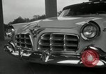 Standbild Chrysler Corporation Auto Show United States USA, 1955, aus Sekunde 12 historischem Filmmaterial Videoclip 65675037651
