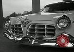 Standbild Chrysler Corporation Auto Show United States USA, 1955, aus Sekunde 15 historischem Filmmaterial Videoclip 65675037651