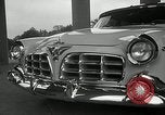 Standbild Chrysler Corporation Auto Show United States USA, 1955, aus Sekunde 16 historischem Filmmaterial Videoclip 65675037651