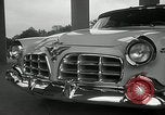 Standbild Chrysler Corporation Auto Show United States USA, 1955, aus Sekunde 17 historischem Filmmaterial Videoclip 65675037651