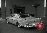 Standbild Chrysler Corporation Auto Show United States USA, 1955, aus Sekunde 19 historischem Filmmaterial Videoclip 65675037651