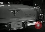 Standbild Chrysler Corporation Auto Show United States USA, 1955, aus Sekunde 23 historischem Filmmaterial Videoclip 65675037651