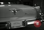 Standbild Chrysler Corporation Auto Show United States USA, 1955, aus Sekunde 27 historischem Filmmaterial Videoclip 65675037651