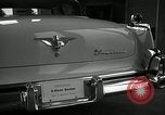 Standbild Chrysler Corporation Auto Show United States USA, 1955, aus Sekunde 28 historischem Filmmaterial Videoclip 65675037651