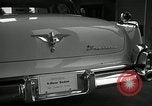 Standbild Chrysler Corporation Auto Show United States USA, 1955, aus Sekunde 29 historischem Filmmaterial Videoclip 65675037651