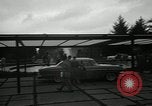 Standbild Chrysler Corporation Auto Show United States USA, 1955, aus Sekunde 37 historischem Filmmaterial Videoclip 65675037651