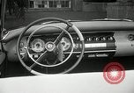 Standbild Chrysler Corporation Auto Show United States USA, 1955, aus Sekunde 50 historischem Filmmaterial Videoclip 65675037651