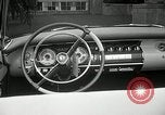 Standbild Chrysler Corporation Auto Show United States USA, 1955, aus Sekunde 51 historischem Filmmaterial Videoclip 65675037651