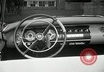 Standbild Chrysler Corporation Auto Show United States USA, 1955, aus Sekunde 52 historischem Filmmaterial Videoclip 65675037651