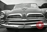 Standbild Chrysler Corporation Auto Show United States USA, 1955, aus Sekunde 56 historischem Filmmaterial Videoclip 65675037651