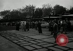 Standbild Chrysler Corporation Auto Show United States USA, 1955, aus Sekunde 61 historischem Filmmaterial Videoclip 65675037651
